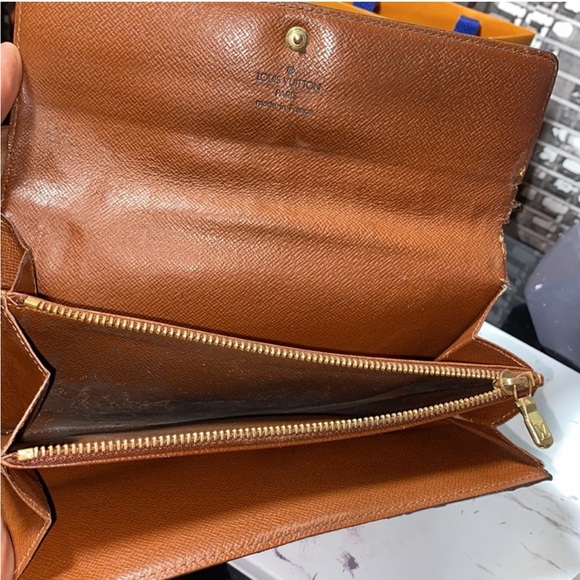 Louis Vuitton Monogram Sarah Wallet - Authentic - Picture 13 of 16